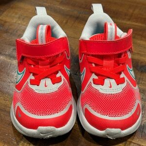 Nike Kids Sneakers in Bright orange and silver